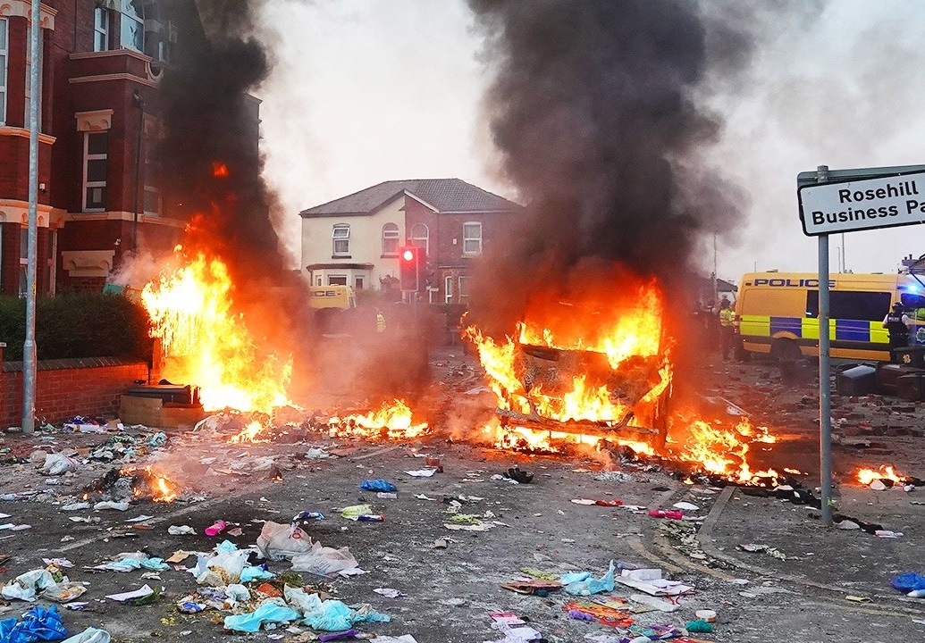 social tensions in England, vigiljournal.com